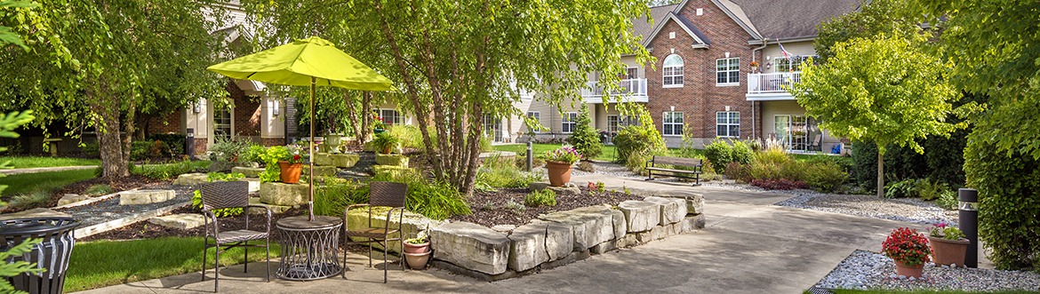 outdoor patio at great lakes