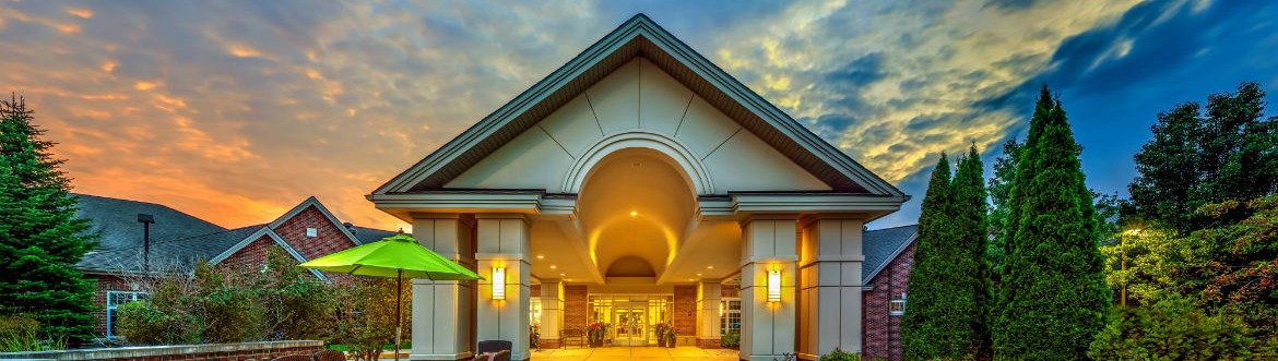 Front entrance of Covenant Living of the Great Lakes