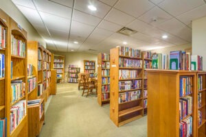 Community library at Covenant Living of the Great Lakes